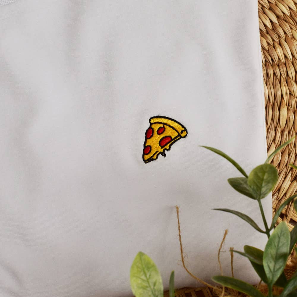Weißes Unisex-T-Shirt mit mehrfarbig gesticktem Pizzastück