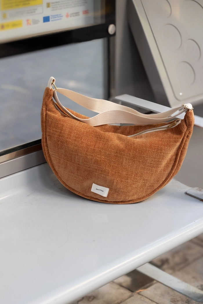 Maxi-Halbmondtasche Hector