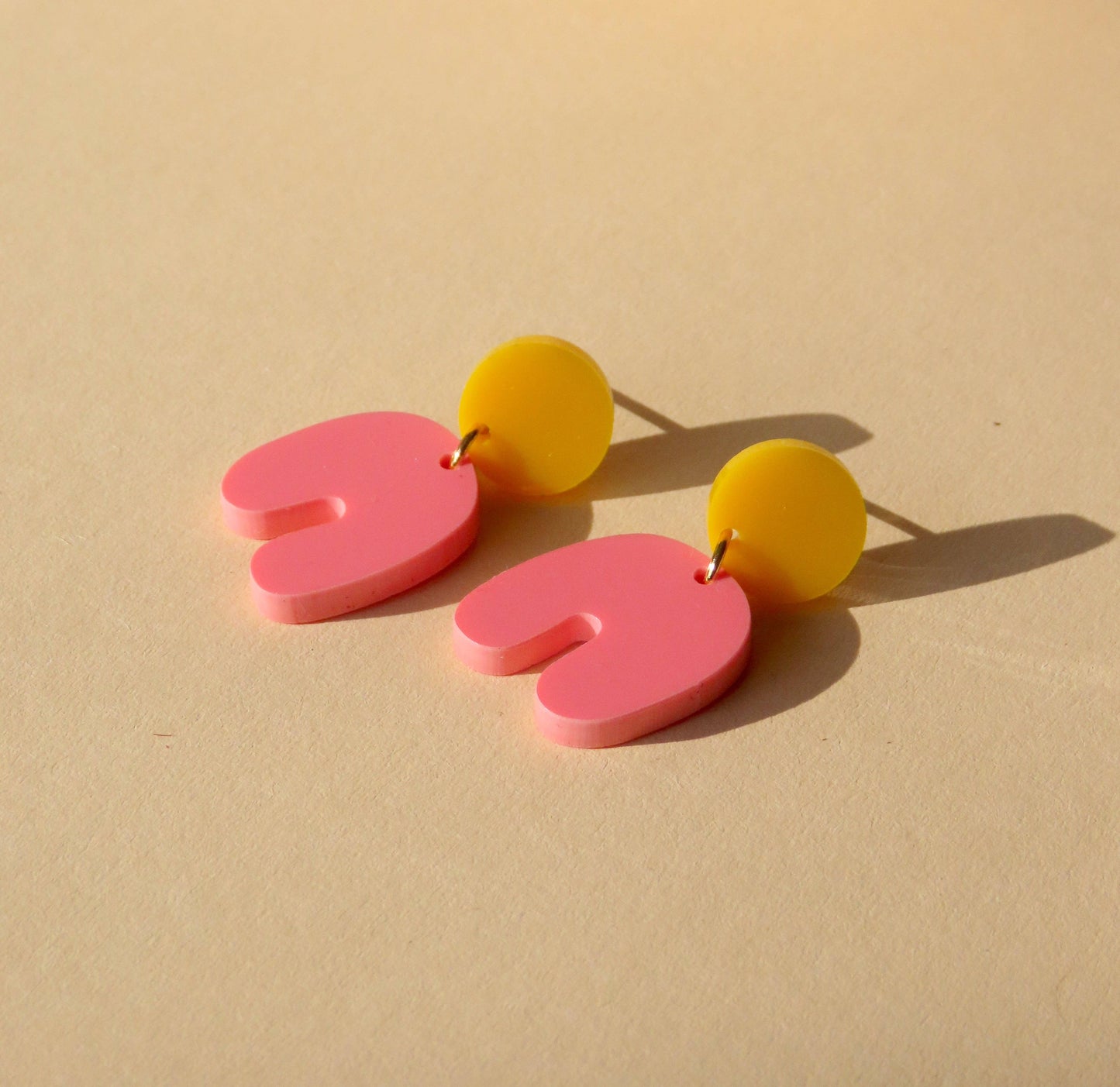 Arch Bogen Ohrringe Squishy Goldgelb/Erdbeer