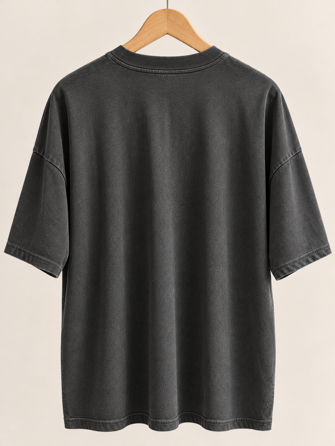 Oversized Unisex T-Shirt von fiffi&muschi in verwaschenem Vintage Black – Rückansicht mit lockerem Schnitt