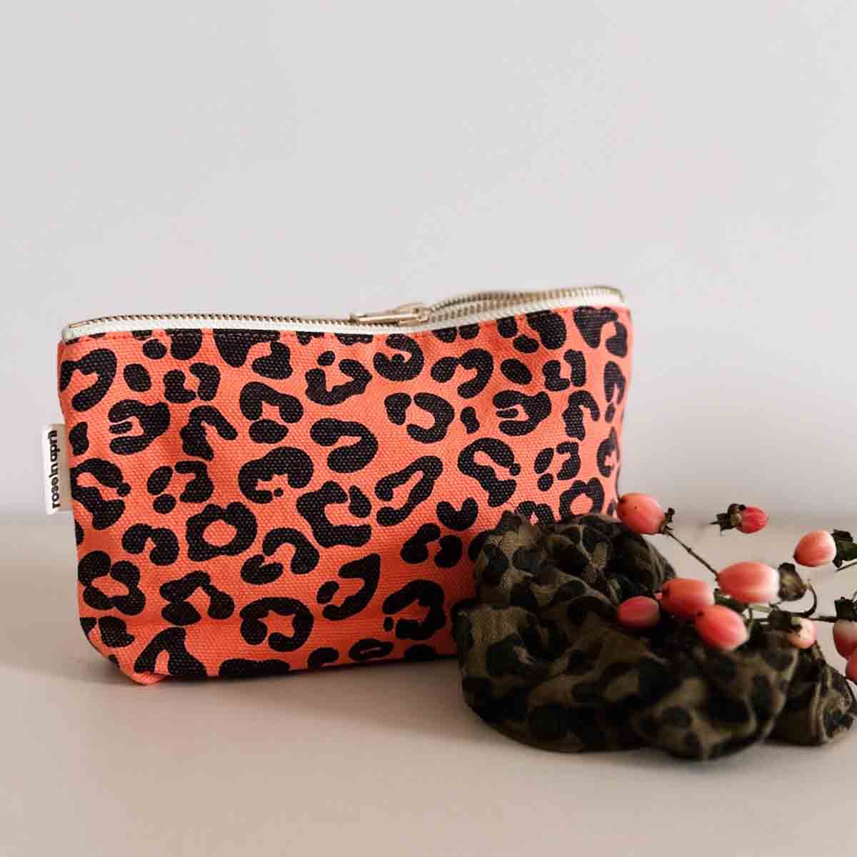 Kosmetiktasche SOFIA in Koralle mit Leoprint