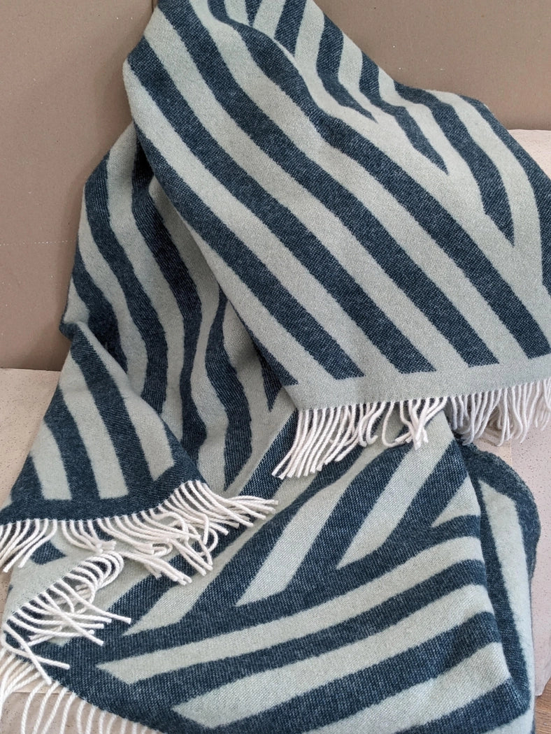 Wolldecke/Kuscheldecke FRANK Petrol/Sage