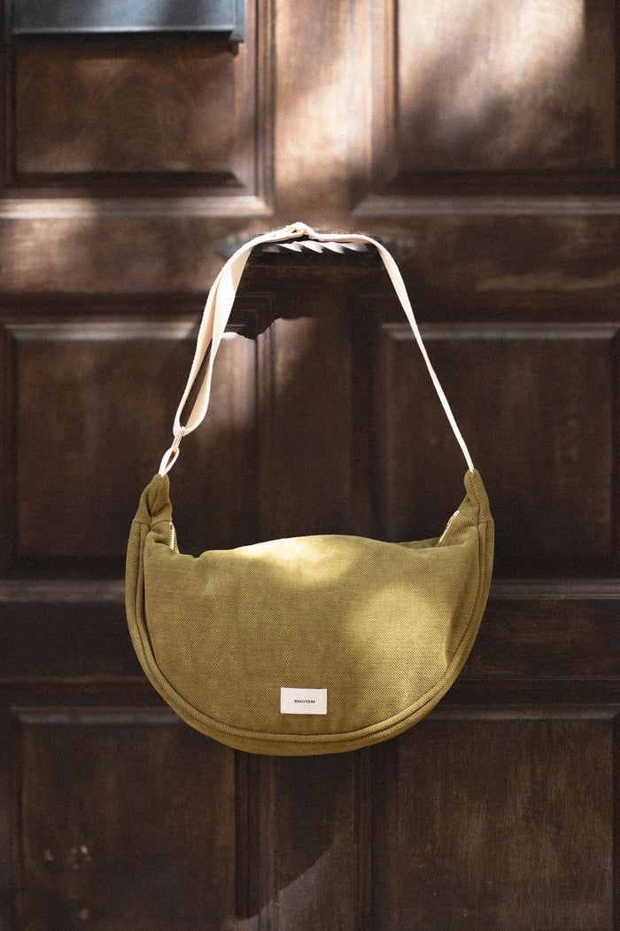 Maxi‑Halbmondtasche Oscar