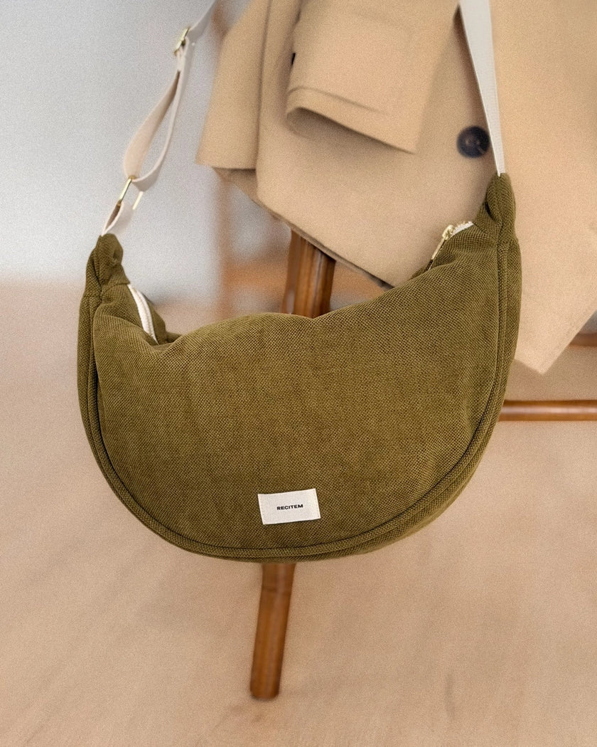 Maxi‑Halbmondtasche Oscar