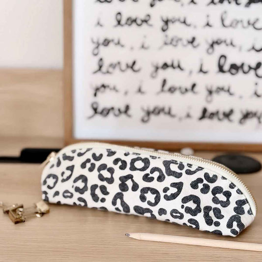 Etui GASTON weiß mit Leoprint