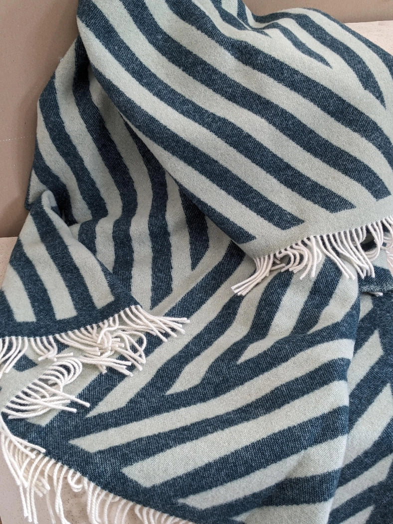 Wolldecke/Kuscheldecke FRANK Petrol/Sage