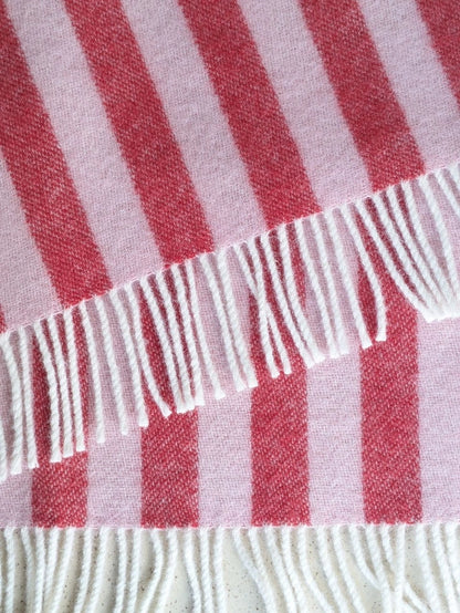Wolldecke/Kuscheldecke STRIPES Red/Rose