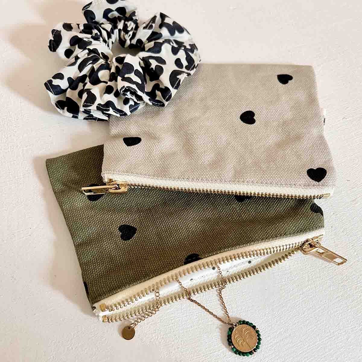 Pouch MARIE Khaki mit Herzen