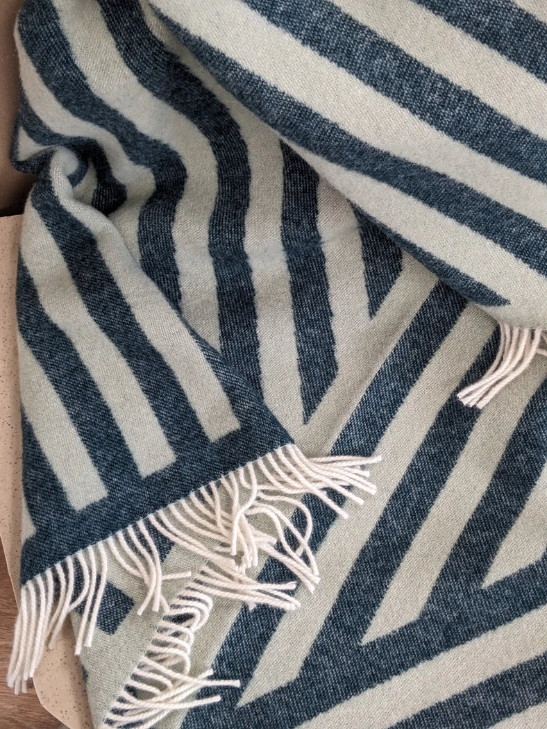 Wolldecke/Kuscheldecke FRANK Petrol/Sage