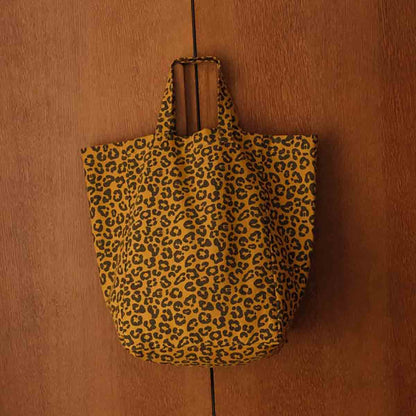 Tasche ELISABETH Karamel mit Leomuster