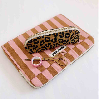 Etui GASTON karamell mit Leoprint