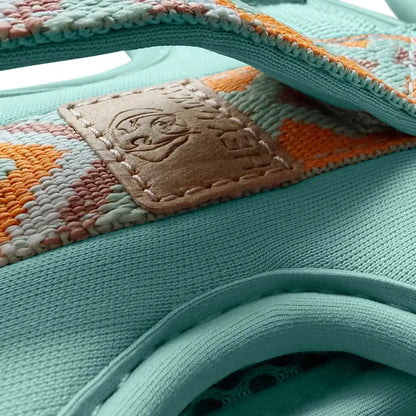 Handgemachtes Premium Hundegeschirr Gepolstert Mint/Orange von Hey Lana Detailansicht mit Logo, erhältlich bei fiffi&muschi - Hundeladen/Concept Store Köln
