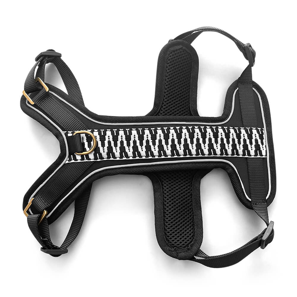 Handgemachtes Premium Hundegeschirr Gepolstert Schwarz/Weiß von Hey Lana Ansicht Bauch, erhältlich bei fiffi&muschi - Hundeladen/Concept Store Köln