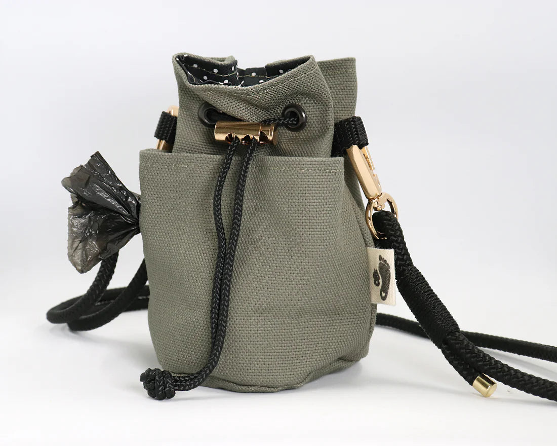 Leckerlibeutel Kaia Oliv mit Punkten