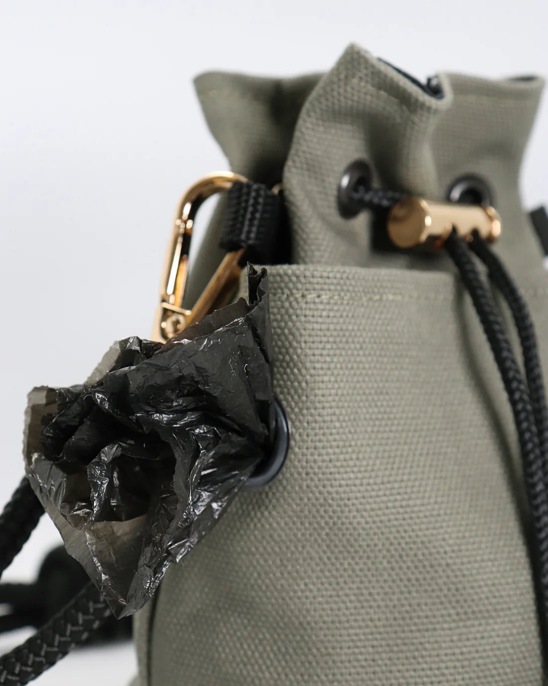 Leckerlibeutel Kaia Oliv mit Punkten