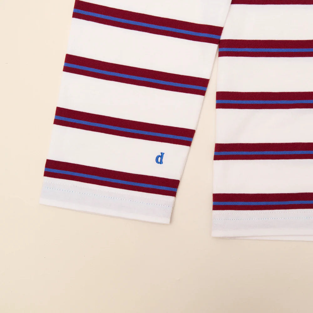 Off-whitefarbenes Langarmshirt mit roten und königsblauen Streifen in frontaler Nahaufnahme