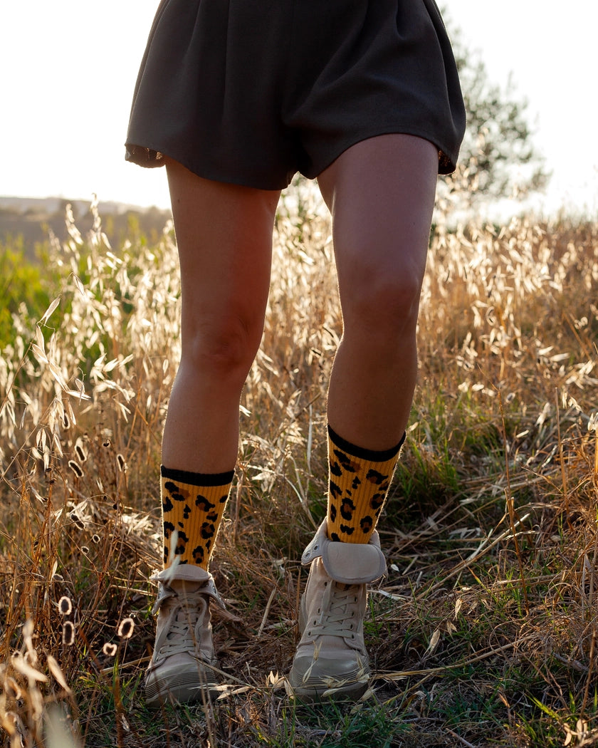 Socken mit Leomuster