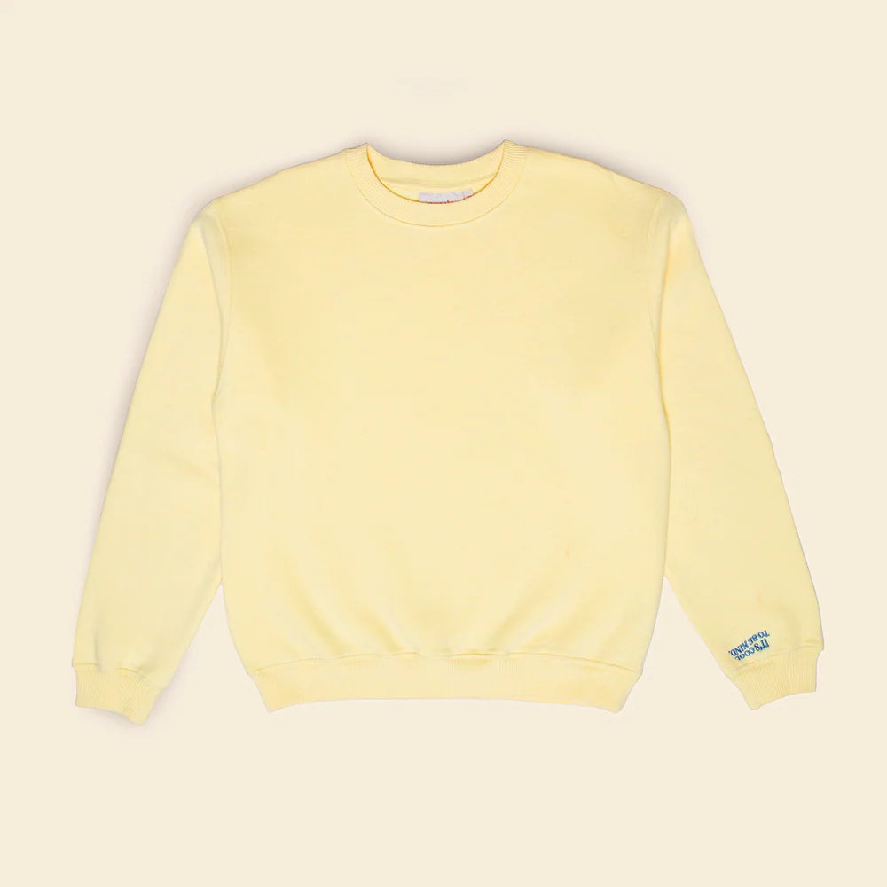 Kindness Sweater von popeia in Buttergelb in der Vorderansicht.