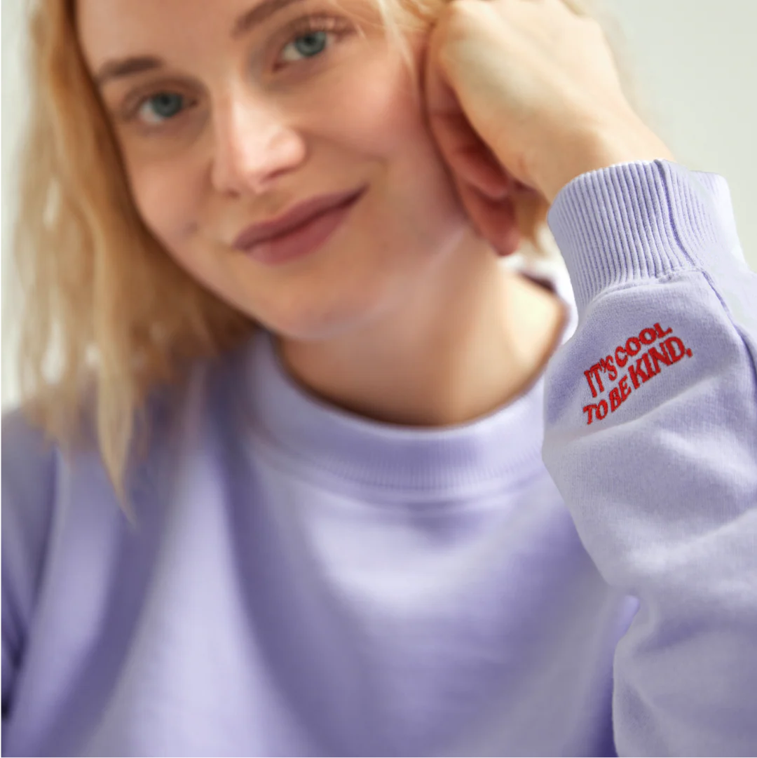 Kindness Sweater aus Bio-Baumwolle in Lila