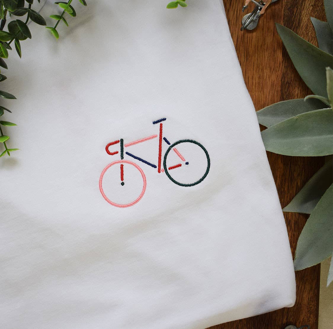 Besticktes T-Shirt Bike