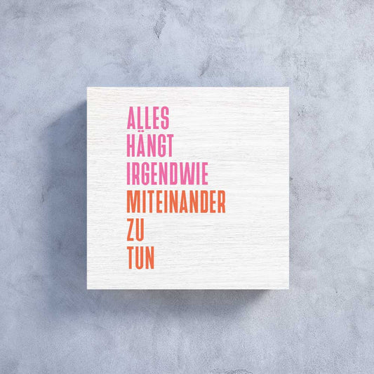 Woody Wandtafel "Alles hängt irgendwie miteinander zu tun"
