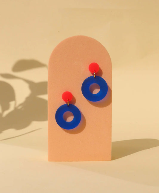 Colorblock Circle Ohrstecker in Feuerrot und Tintenblau