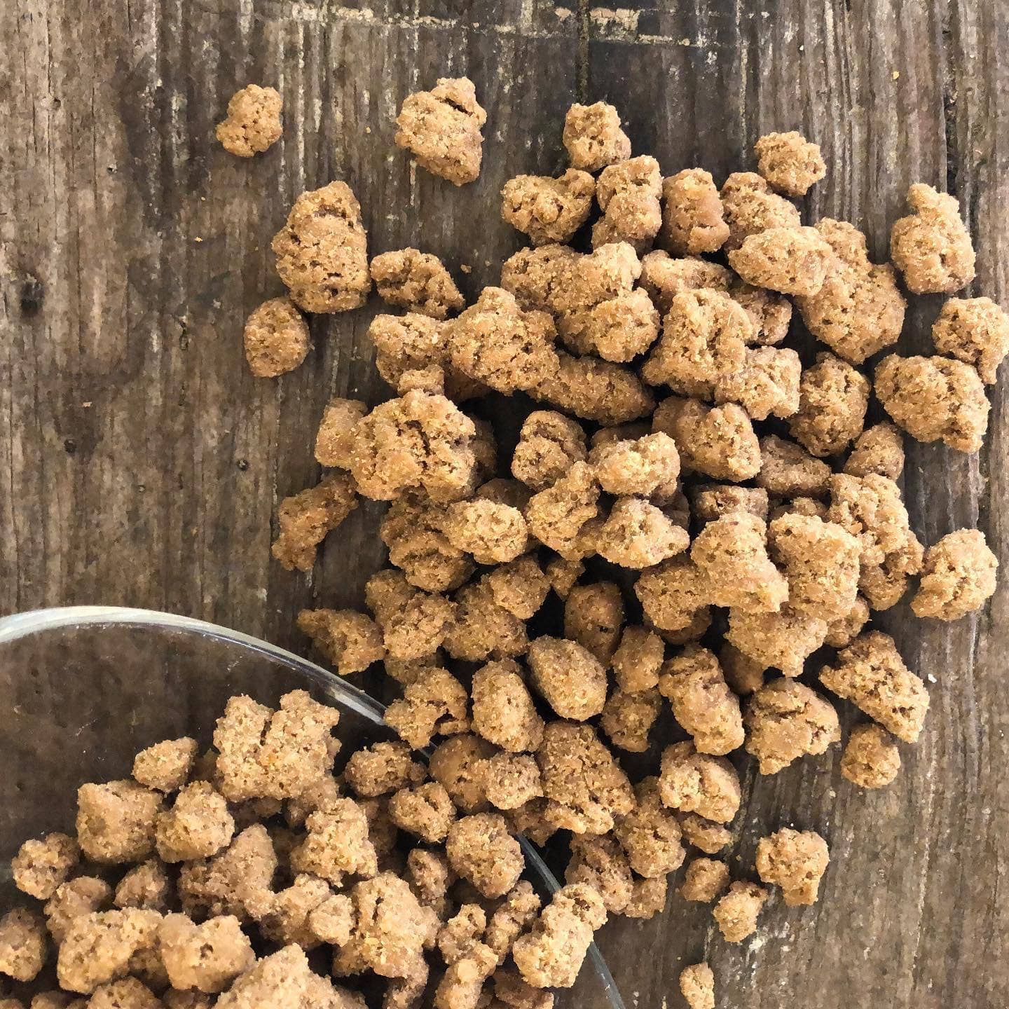 Chicken Crumble – Kalorienarme Leckerlis für Hunde und Katzen