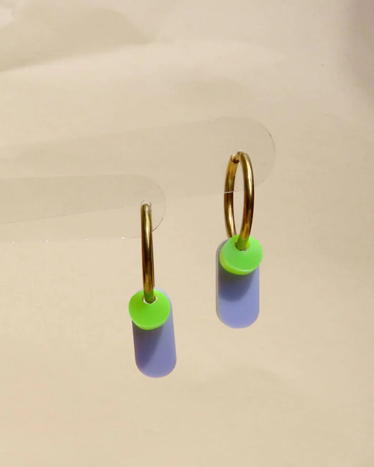 Dopamine Colors Creolen in Flieder und Neon-Grün